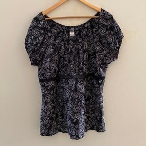 Black and white plus size short sleeve blouse.